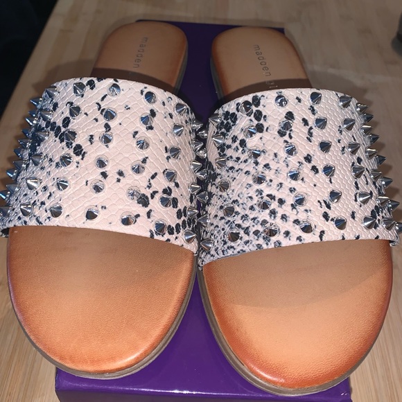 Madden Girl Farrin Natural Multi Studded Flat Slides Women’s Size 9 NWOT - Picture 2 of 6